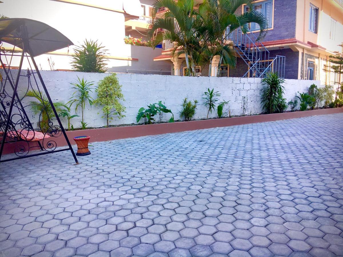 Hotel Buttercup Pokhara Luaran gambar
