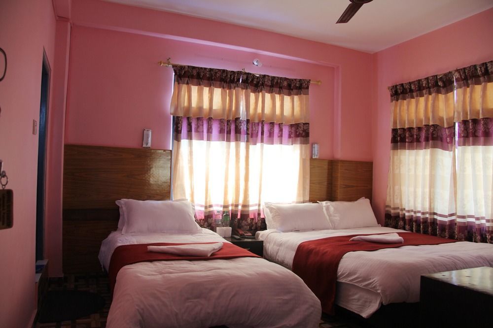 Hotel Buttercup Pokhara Luaran gambar