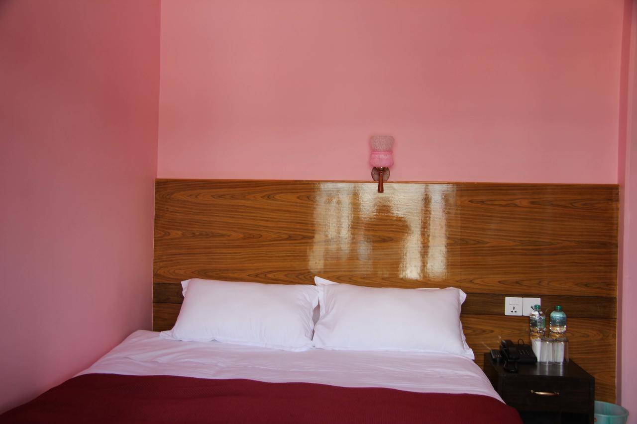 Hotel Buttercup Pokhara Luaran gambar