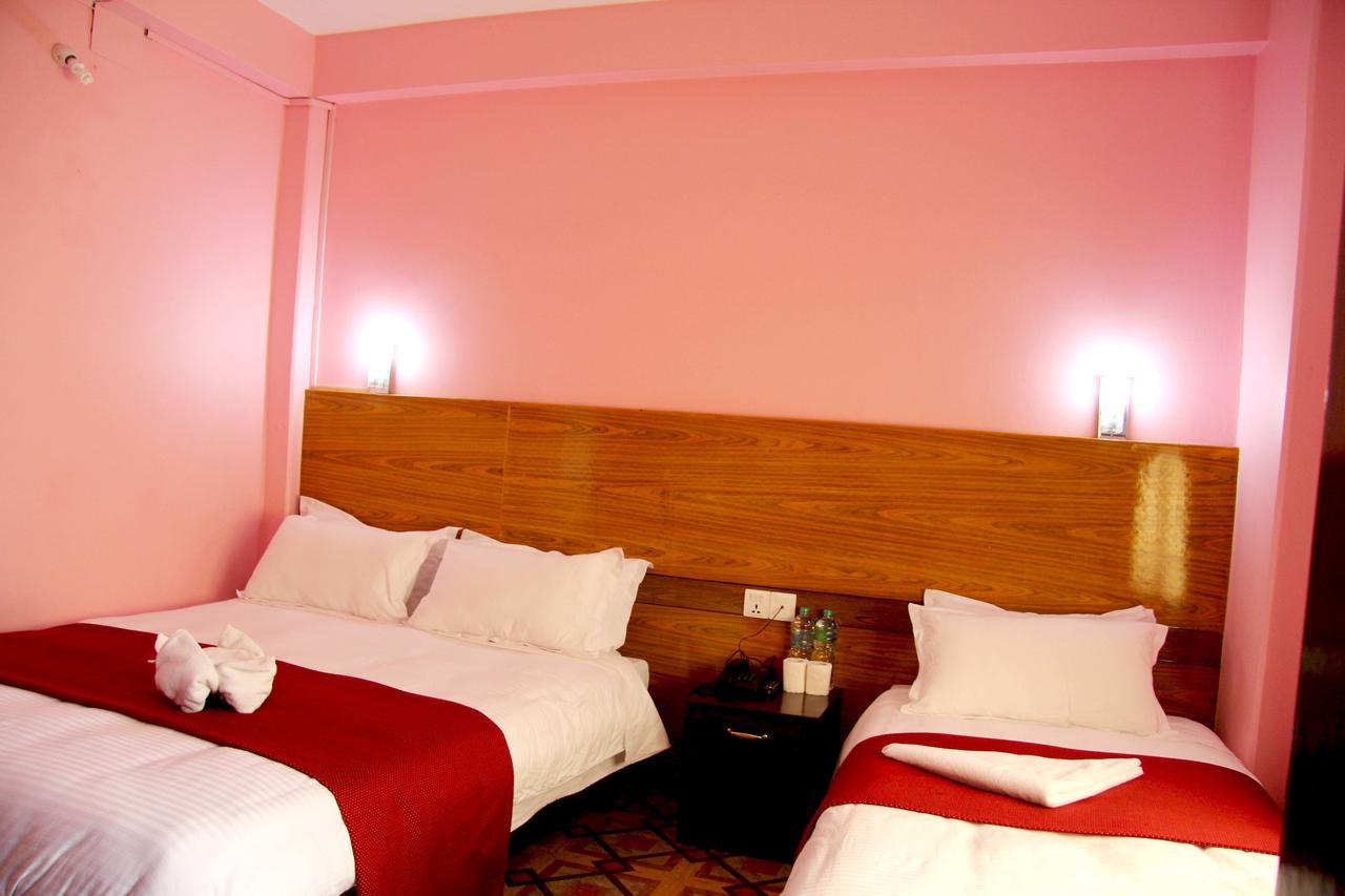 Hotel Buttercup Pokhara Luaran gambar