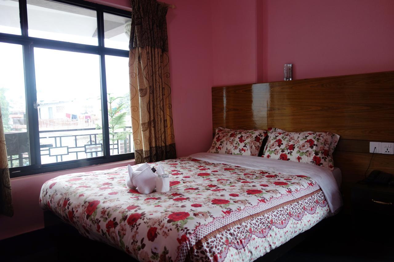 Hotel Buttercup Pokhara Luaran gambar