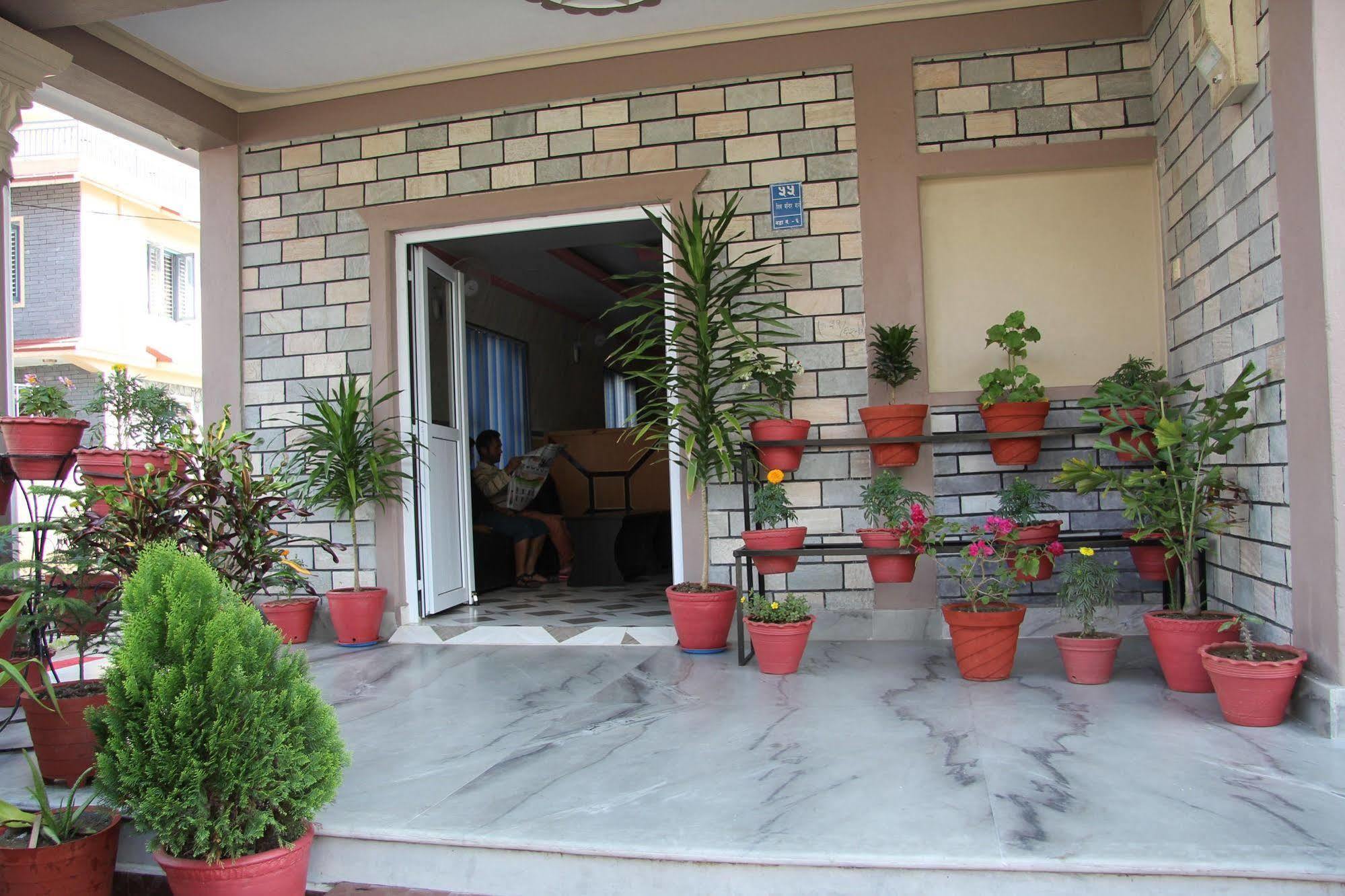 Hotel Buttercup Pokhara Luaran gambar