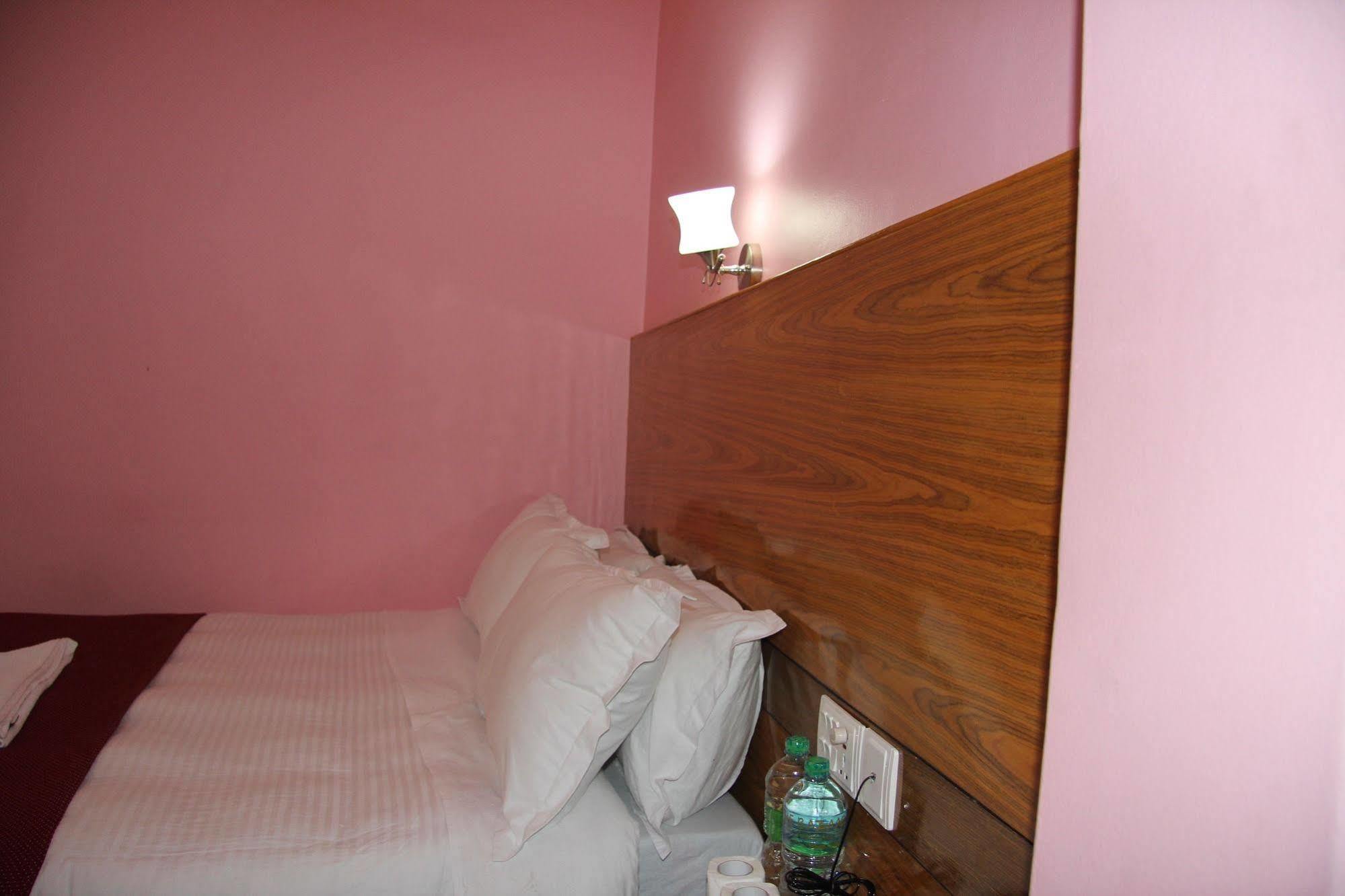 Hotel Buttercup Pokhara Luaran gambar