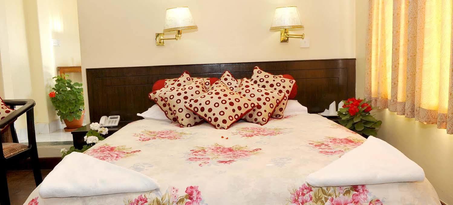 Hotel Buttercup Pokhara Luaran gambar