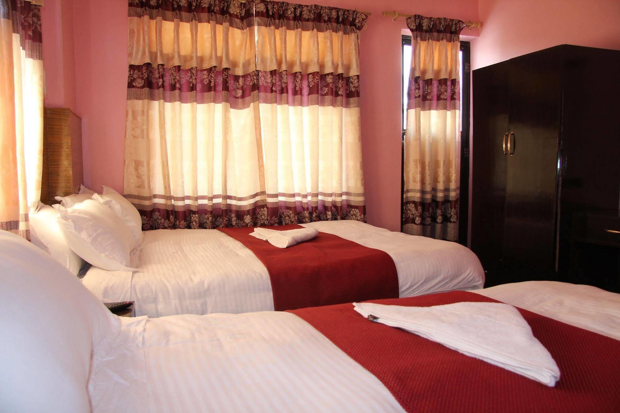 Hotel Buttercup Pokhara Luaran gambar