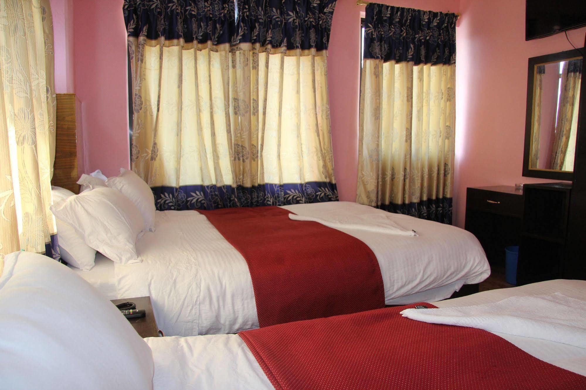 Hotel Buttercup Pokhara Luaran gambar