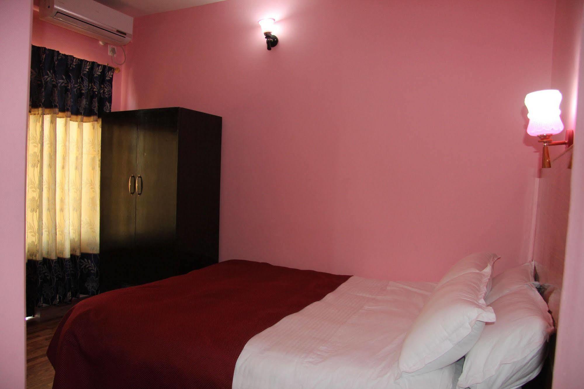 Hotel Buttercup Pokhara Luaran gambar