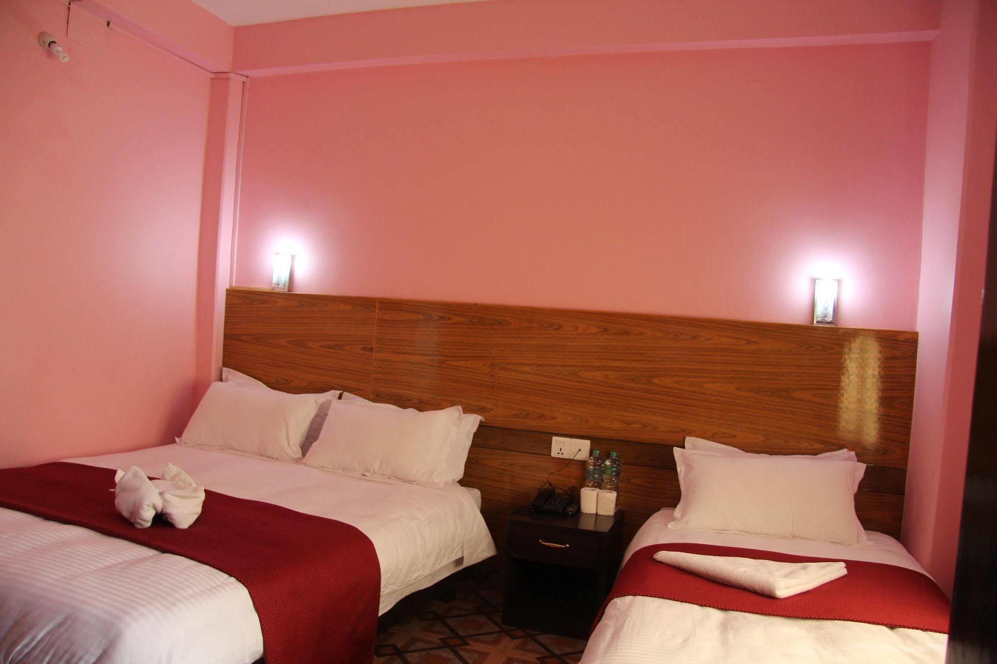 Hotel Buttercup Pokhara Luaran gambar
