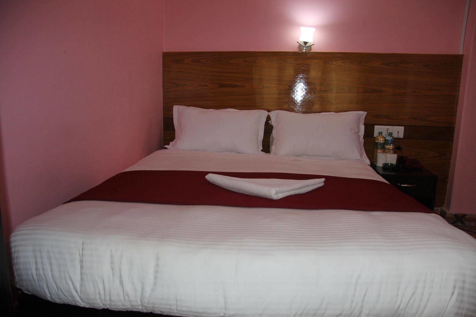 Hotel Buttercup Pokhara Luaran gambar