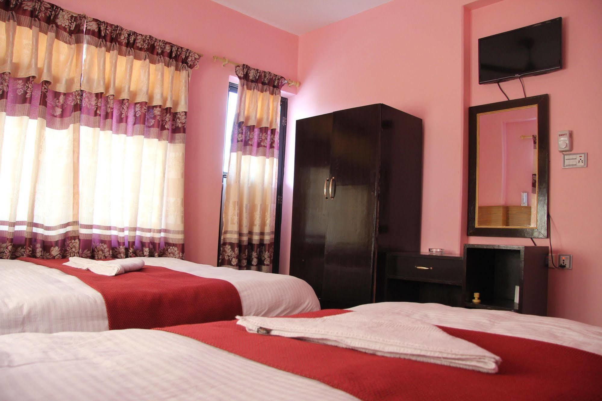 Hotel Buttercup Pokhara Luaran gambar