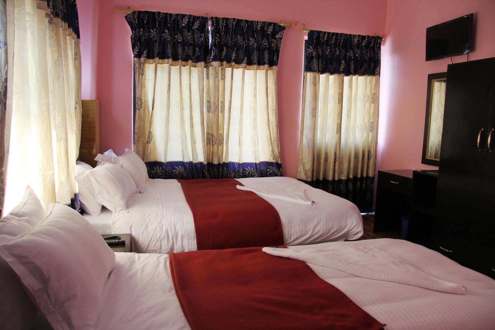 Hotel Buttercup Pokhara Luaran gambar