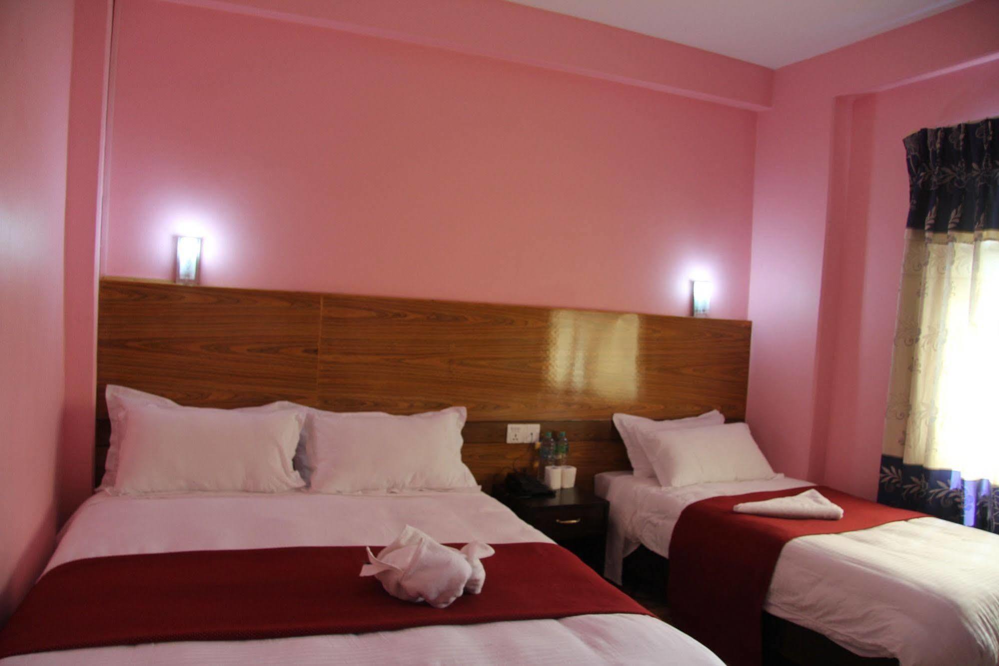Hotel Buttercup Pokhara Luaran gambar