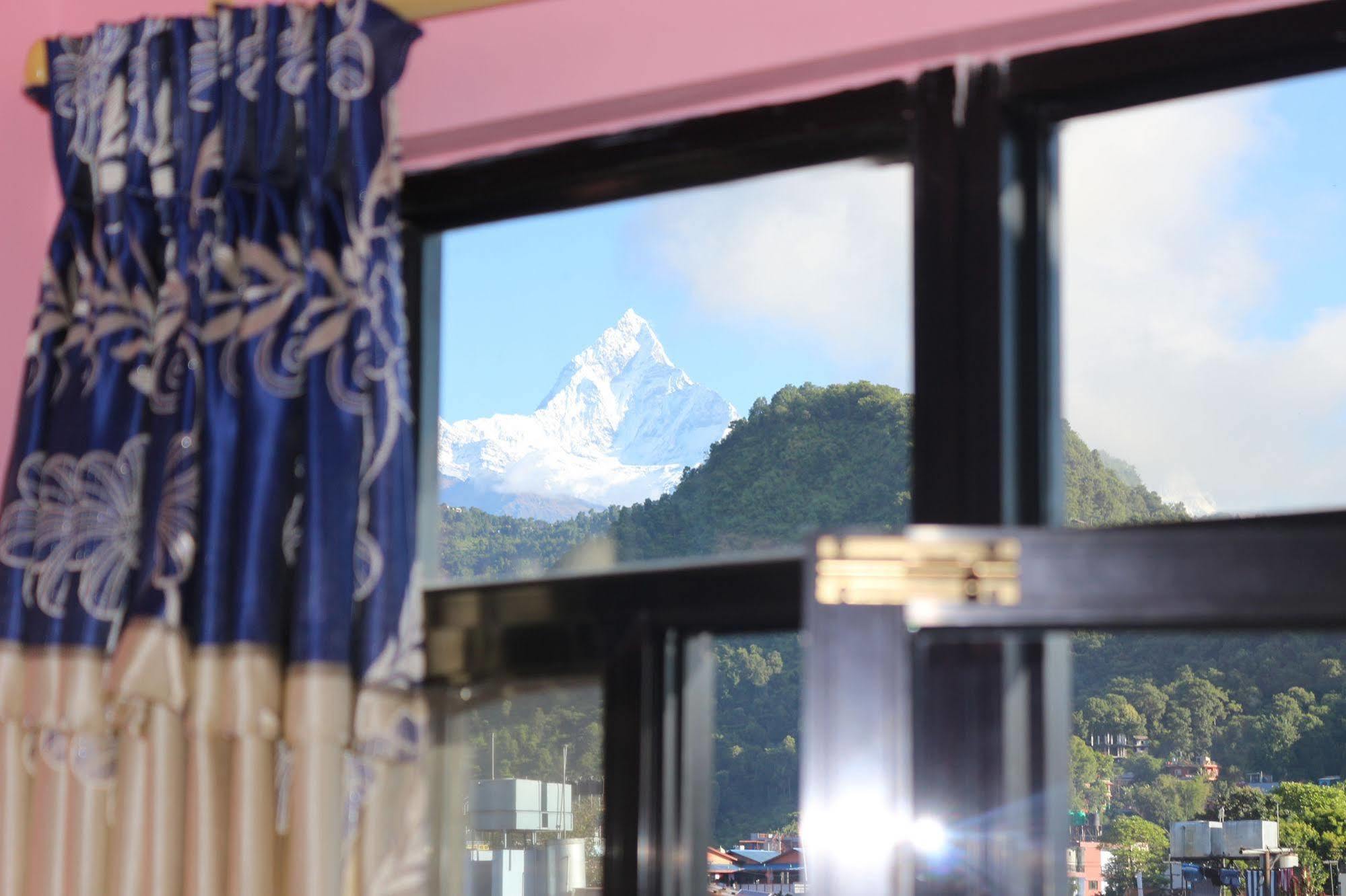 Hotel Buttercup Pokhara Luaran gambar