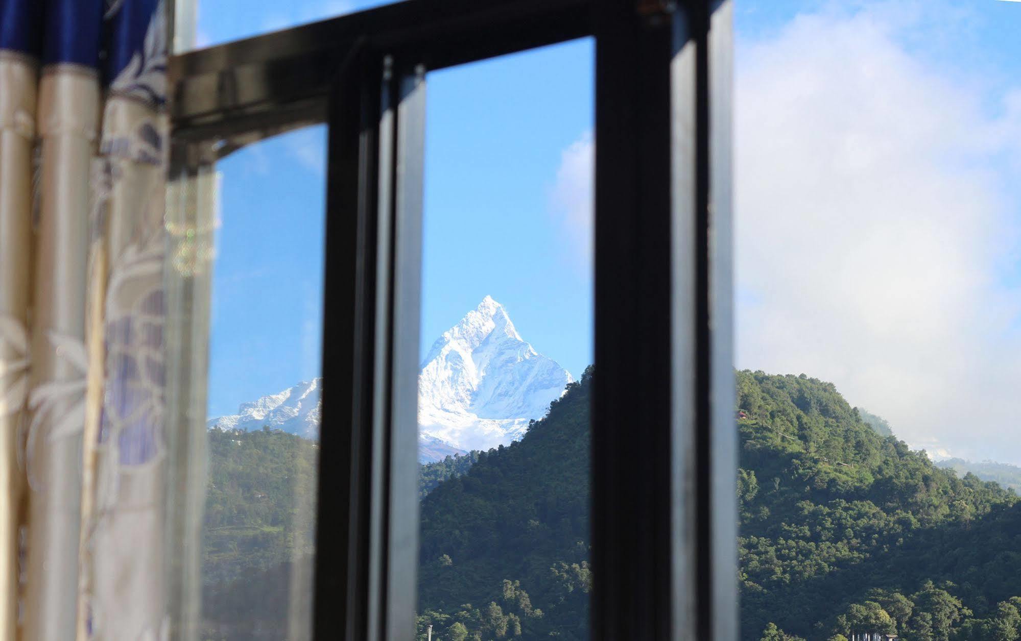 Hotel Buttercup Pokhara Luaran gambar