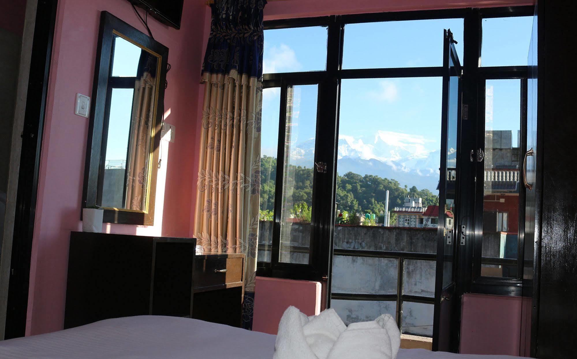 Hotel Buttercup Pokhara Luaran gambar