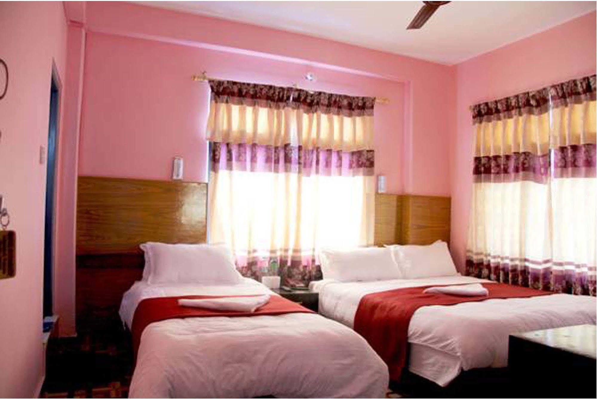 Hotel Buttercup Pokhara Luaran gambar