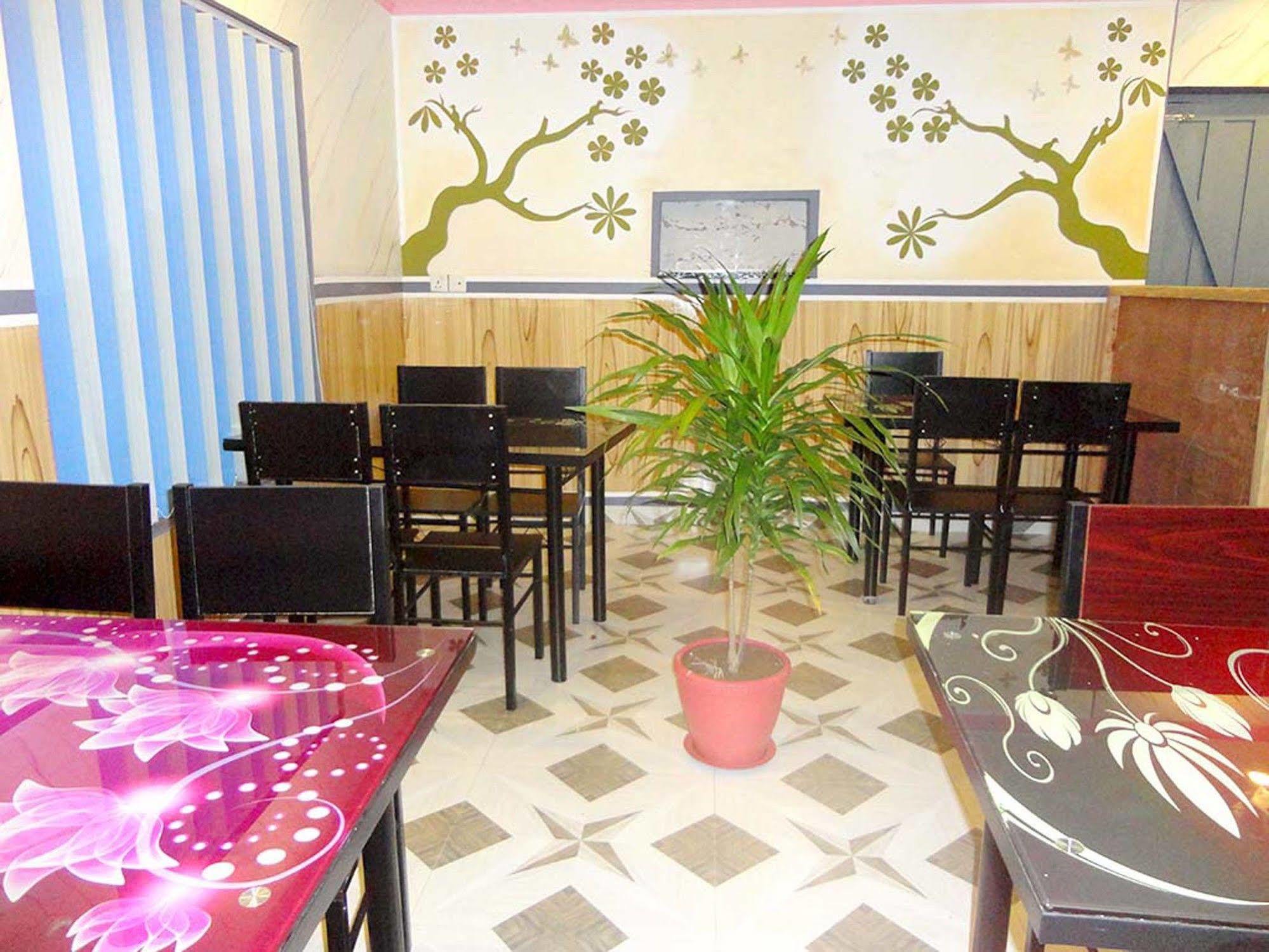 Hotel Buttercup Pokhara Luaran gambar