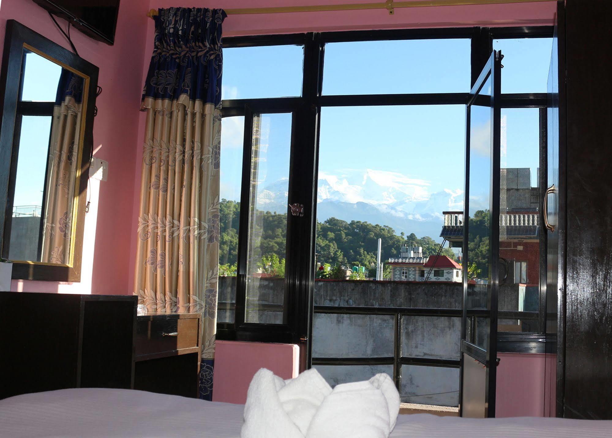 Hotel Buttercup Pokhara Luaran gambar