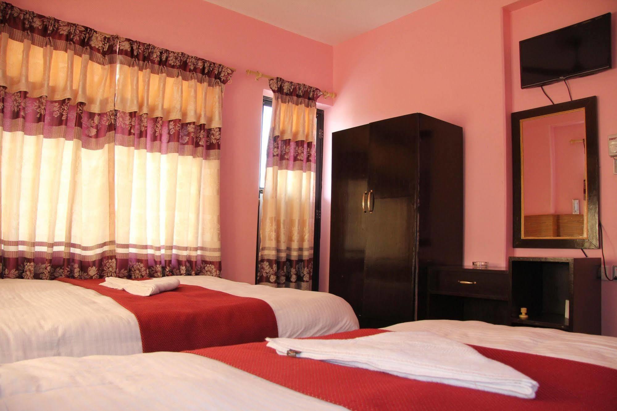 Hotel Buttercup Pokhara Luaran gambar